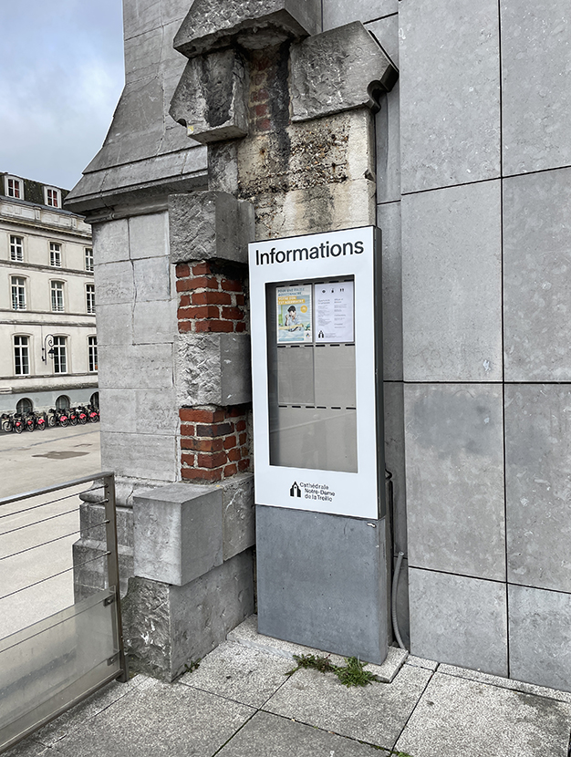 plaque plexi signalétique eglise